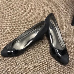 Life stride black wedges